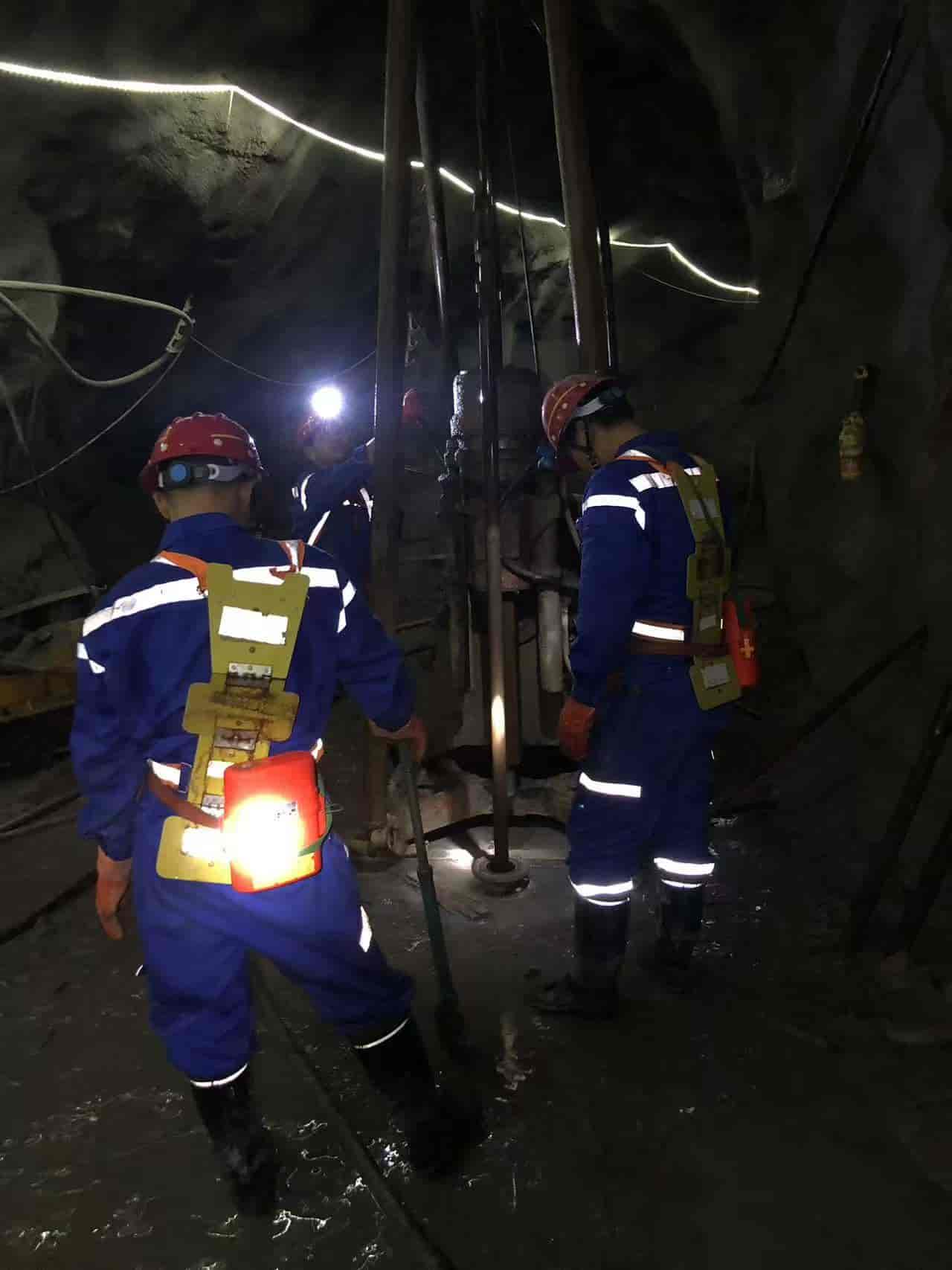 矿井下帷幕灌浆钻孔